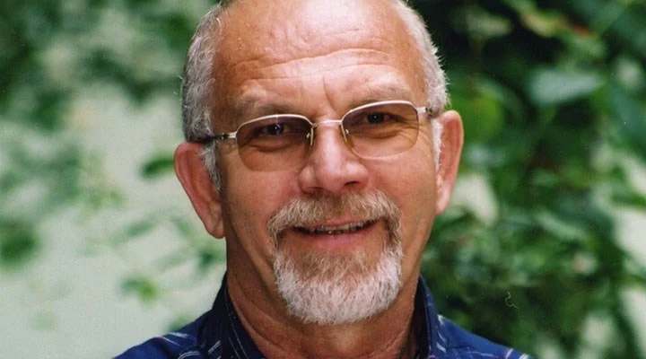 Özgen Seçkin ve Sevmekten Başka Kitabı Üzerine